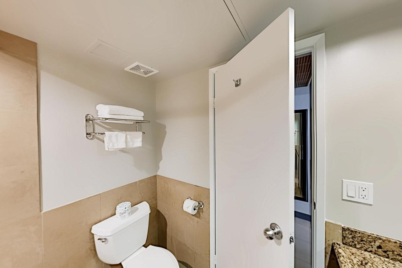호놀룰루 Aqua Palms Waikiki Ocean View Lanai Parking Included 아파트 외부 사진